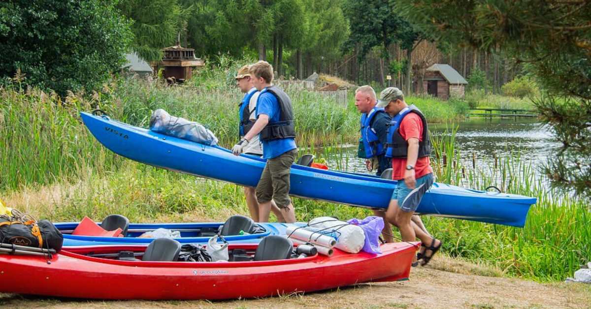 How the weight of kayaks varies based on their design and construction